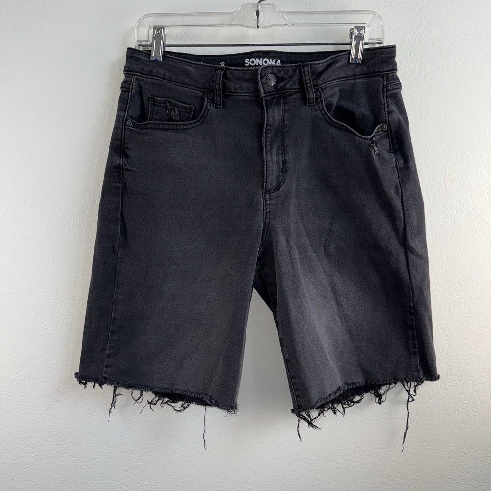 Sonoma Bermuda Denim Shorts Womens Size 12 Gray Black Frayed Hem Stretch Mid Ris